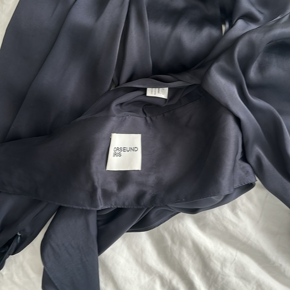 Orseund Iris Night Out Top Navy Silk Satin Small - Picture 4 of 4